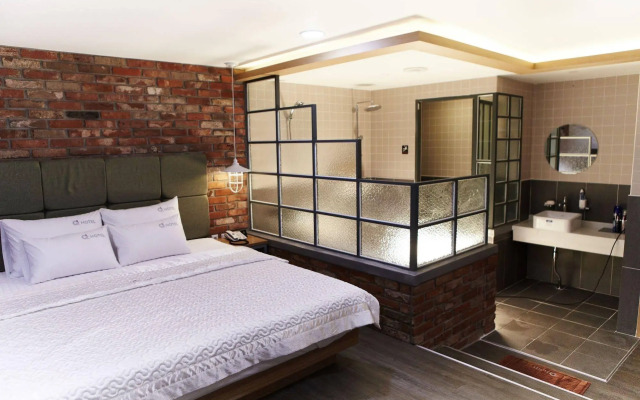 Q5 Hotel