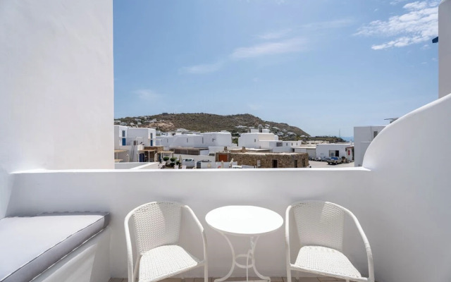 Phaedrus Living: Ornos Beach House Mykonos