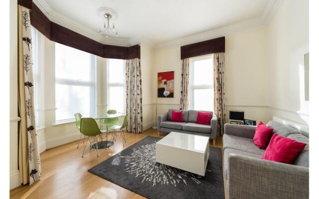 1 Bedroom in Kew Gardens - Clarendon Garden