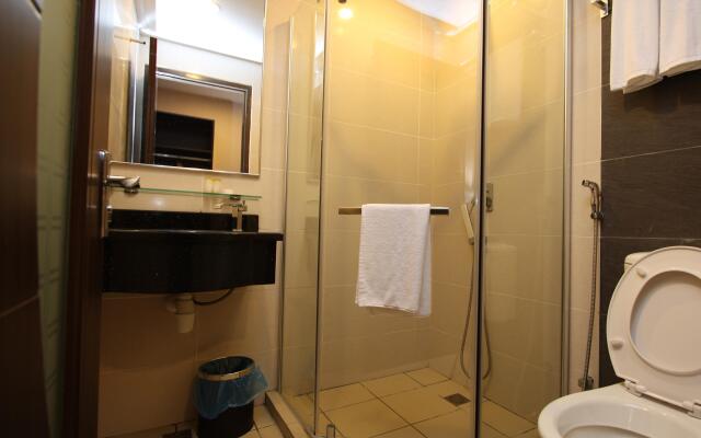 1 City Hotel