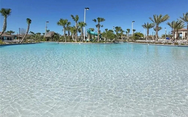 1569 SD - Modern Champions Gate Escape