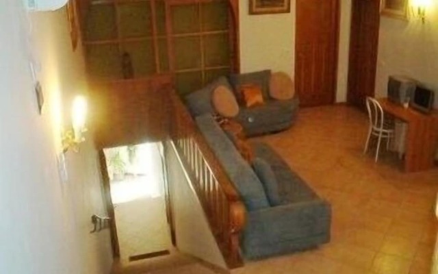 Lastra Bed & Car