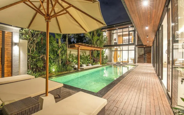 Vibrant 6BR Canggu Retreat 400m to the Ocean