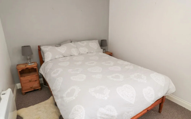 22 Longstone Park