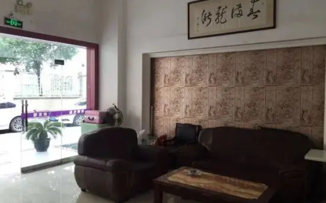 Longqiu Hotel