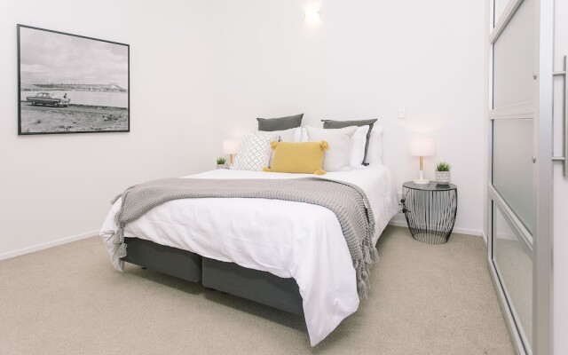 TOWNY - Penthouse with Carpark - 2 Bedrooms