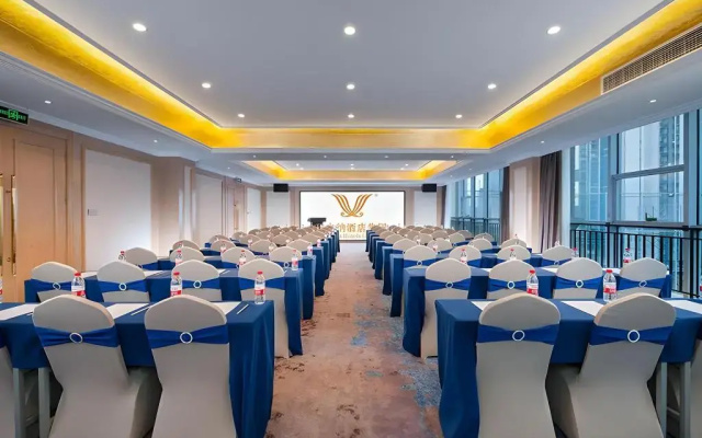 Vienna Hotel (Chongqing West Railway Station Baguocheng)