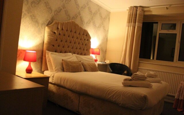 Paddocks Hotel