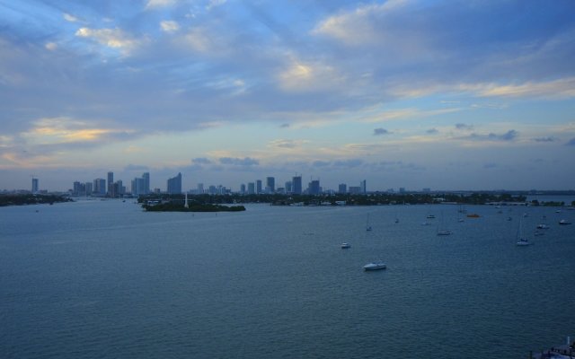 Miami World Rental - Mondrian 821