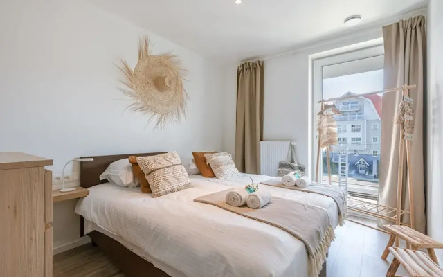 Beautiful Apartment With Pool Terrace and Parking