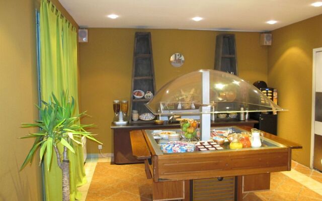 Adonis Mouans-sartoux L'Albatros