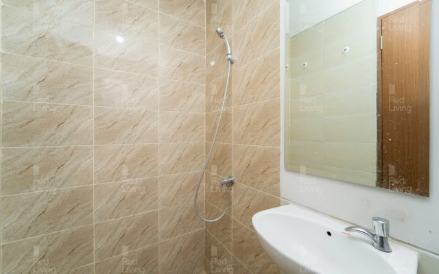 RedLiving Apartemen Transpark Juanda - F88 Tower Jade