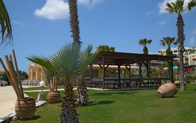 Grand Blue Beach Hotel