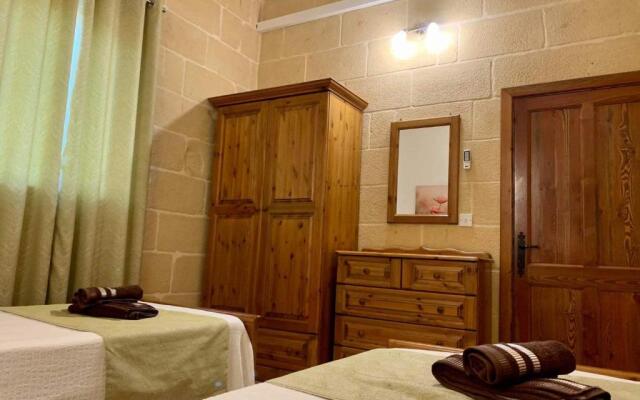 Hofra Farmhouse - 5 bedroom farmhouse with private pool available