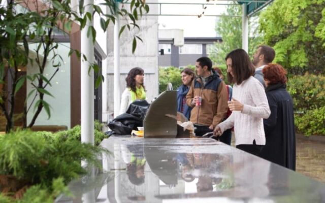 Backpacker College at EC Vancouver: APT Living