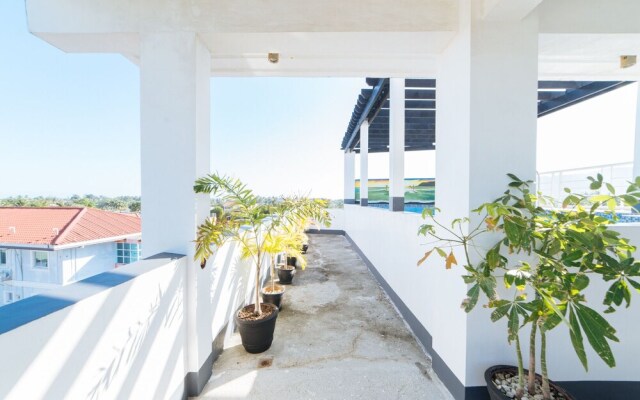 Endless Summer Hotel by RedDoorz