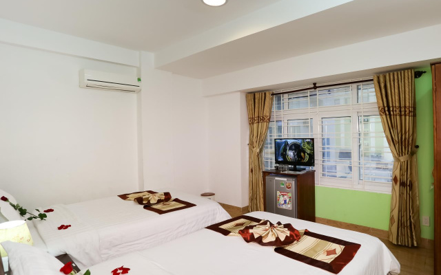 Little Gold Hotel