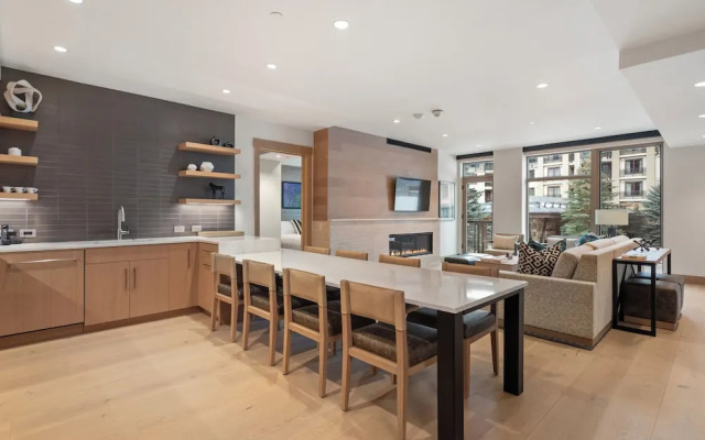 Snowmass Lux Getaway by Snowmass Vacations