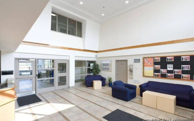 Residence & Conference Centre - King City