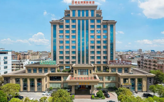 Vienna International Hotel Qishi Center Branch in Dongguan, Guangdong.