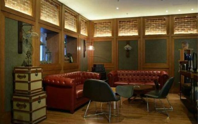 James Joyce Coffetel Qinhuangdao People Park Plaza