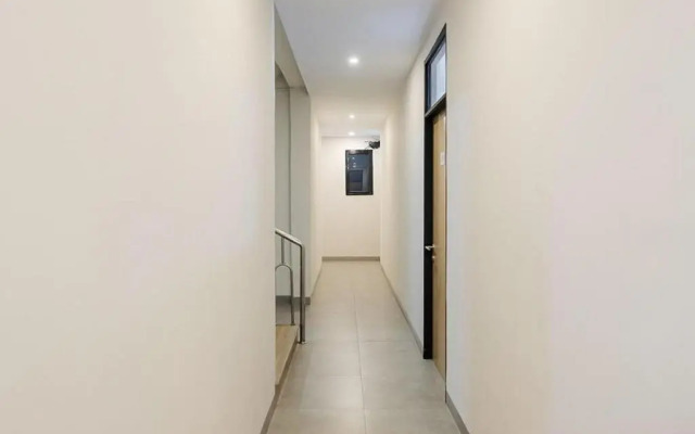 RedDoorz Near Mall Taman Anggrek