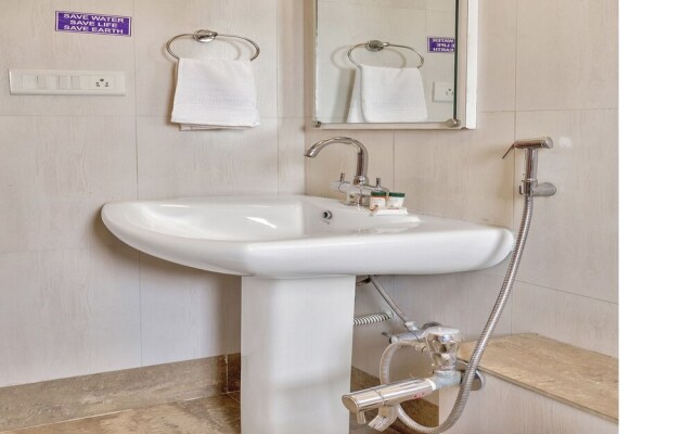 OYO 12020 Hotel Ratna Regency