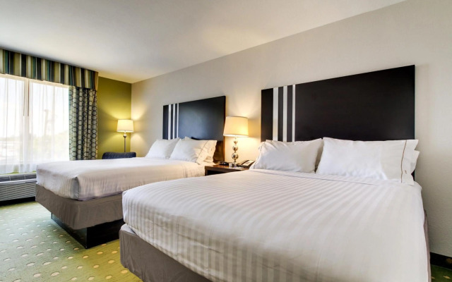 Holiday Inn Express Suites Live Oak