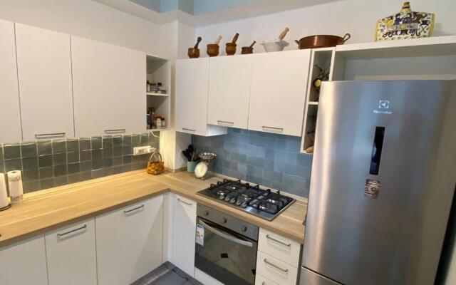 019 Luneta (011017-LT-0762)