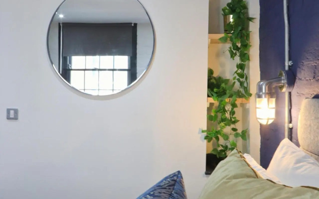 Quirky and Cool Christmas Steps 2 bed