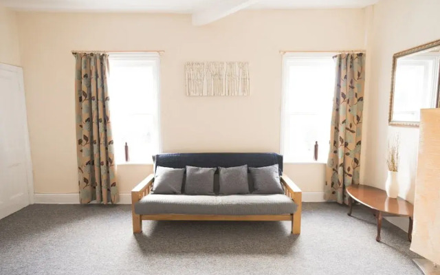 Three Bedroom Apartment Next To Pub