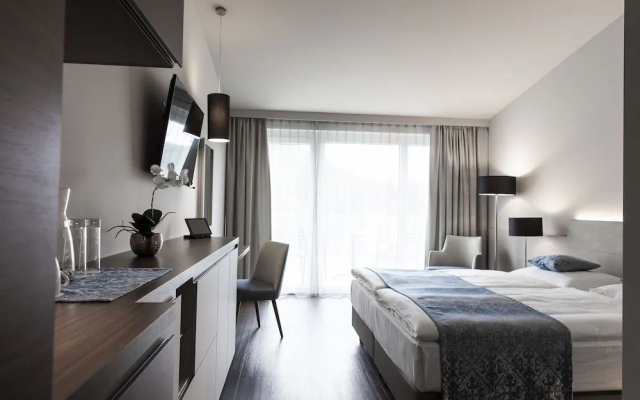 NUHR Medical - Hotel & Restaurant