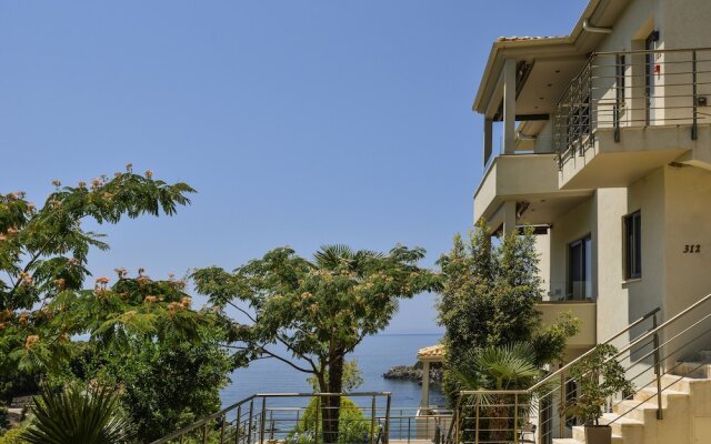 Prima Vista Beachfront Boutique Hotel