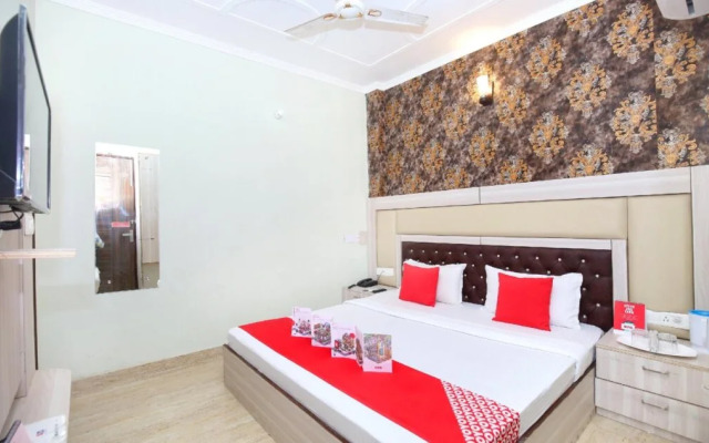 OYO 17207 Hotel Purple
