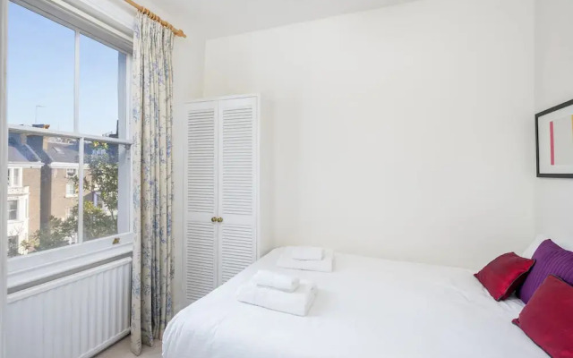 JOIVY Social Distancing for 4 in Earl's Court