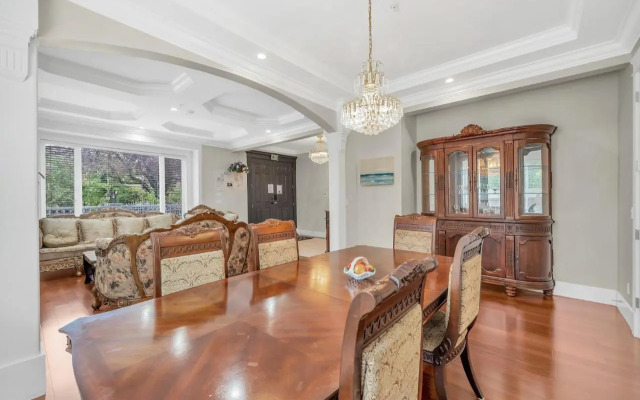 Oakridge Home