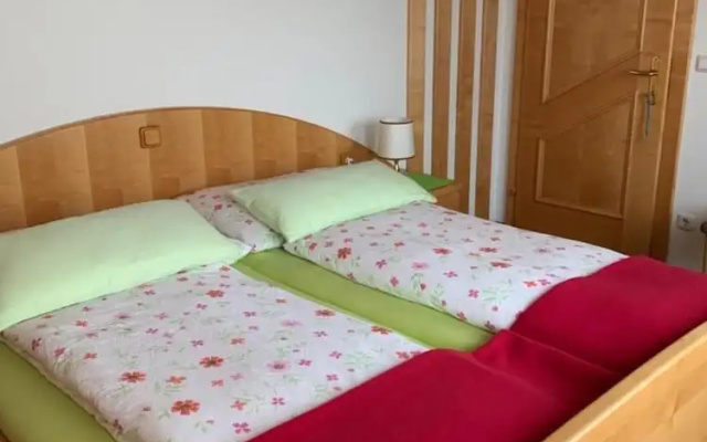 Charming Apartment in Goldegg, Austria - Mountain Views & Private Entrance