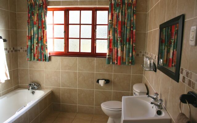 Thatchings Guest House