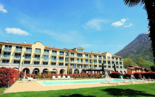 Pleasing Furnished Apartment With View of the Lake