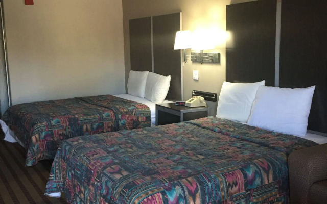 Camelot Inn & Suites Hobby/Gulf Freeway