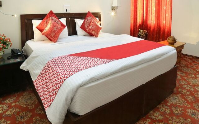 OYO 13223 Hotel Tak