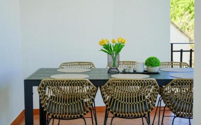 Villa Leon, Wonderful Family Apartment with Pool
