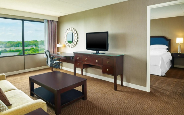 Sheraton Lisle Naperville Hotel