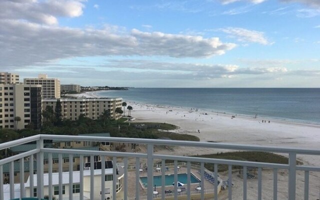 Jamaica Royale - 804 - 2 Br Condo