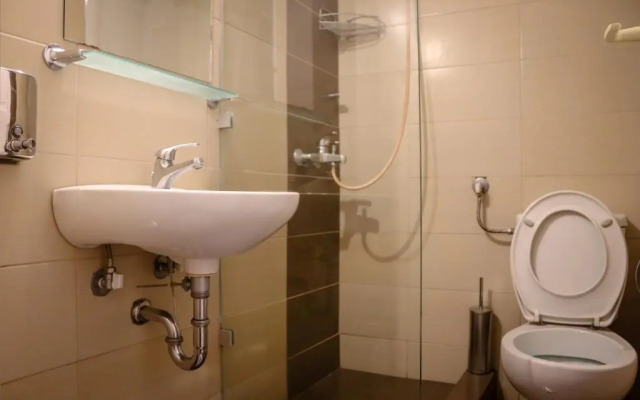 Zorbas Hotel - Hostel