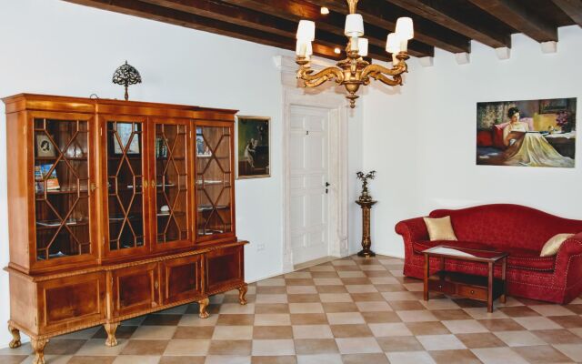 SUNce Palace Apartments with free offsite parking