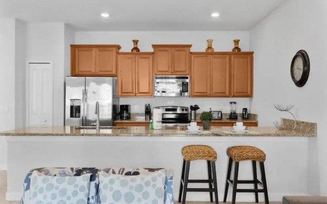 Amazing 4bdr Near Parks w Pool