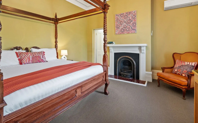 Clydesdale Manor