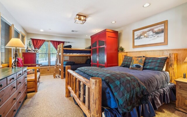 Wildwood Peaks 4 Bedroom Home by RedAwning