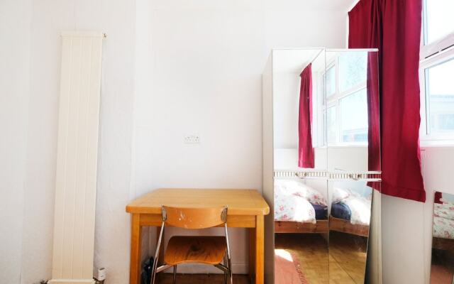 A Cosy two Bedroom Apartment, Sleeps 3